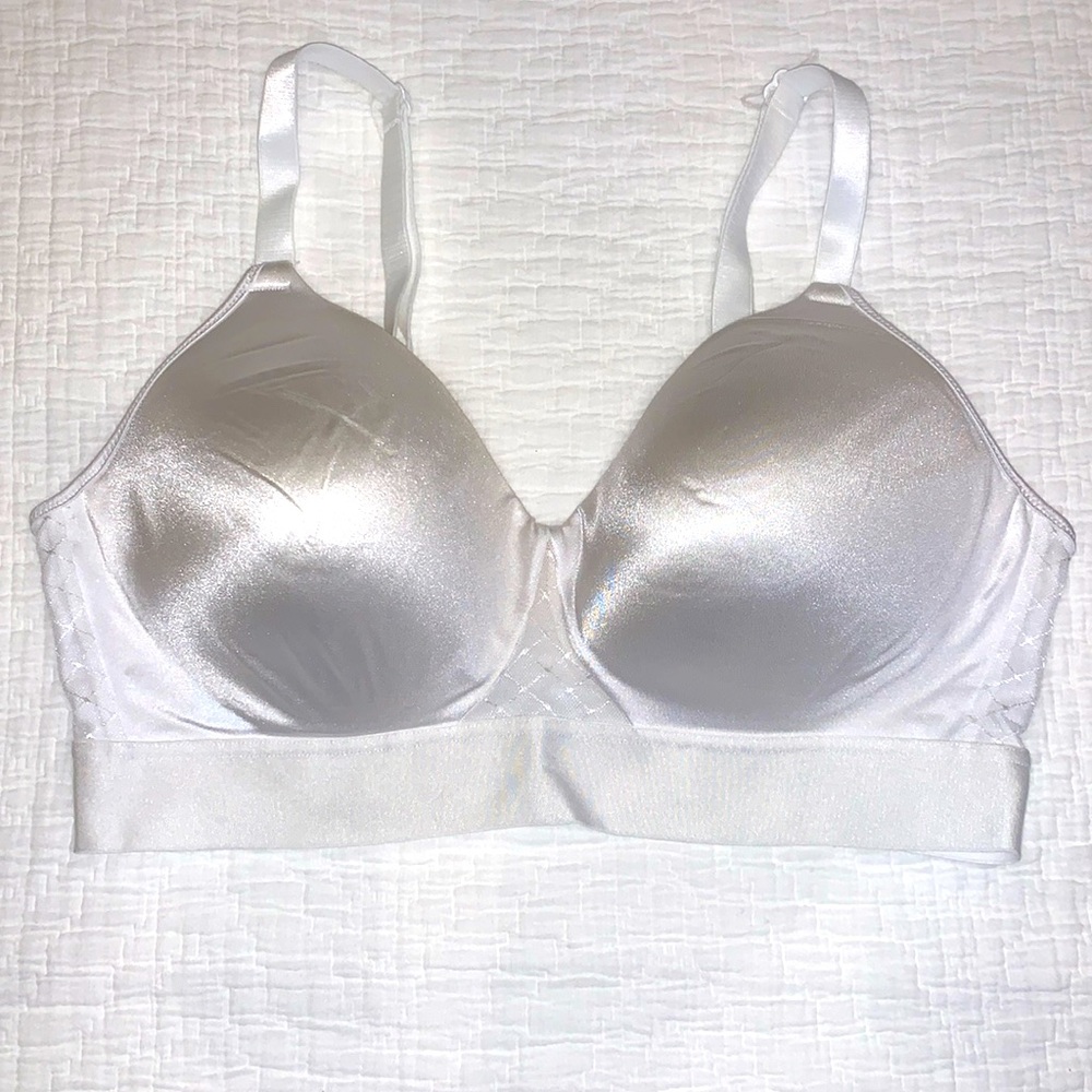 NWOT Bali Women's One Smooth U Bounce Control Wirefree Bra -WHITE 
Size 38C